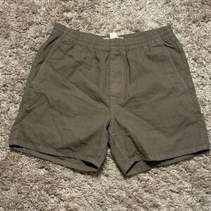 Madewell Men's Flat Front Shorts in Green
